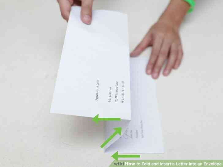 Image intitulée Plier et Insérer une Lettre Dans une Enveloppe à l